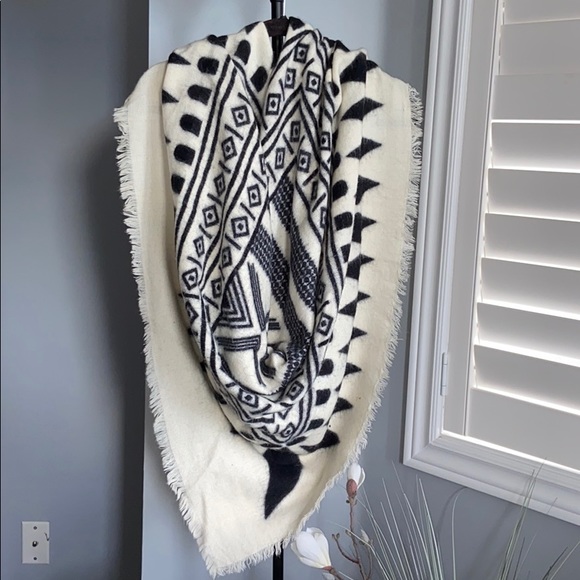 ❤️AZTEK TRIBAL PRINT SQUARE BLANKET SCARF ❤️ - Picture 1 of 6